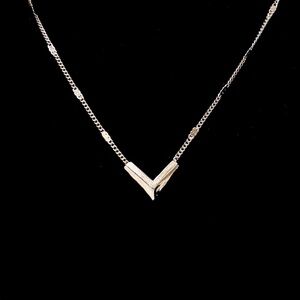 NEW - Silver V-Bar Minimalist Chevron Adjustable Layering Necklace Jewelry